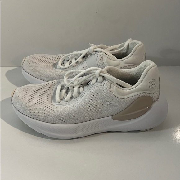 Women's Beyondfeel Running Shoe - Picture 10 of 17